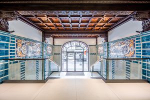 Wandfliesen mit Städten